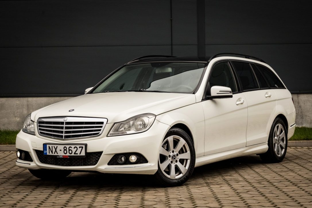 MERCEDES BENZ C220