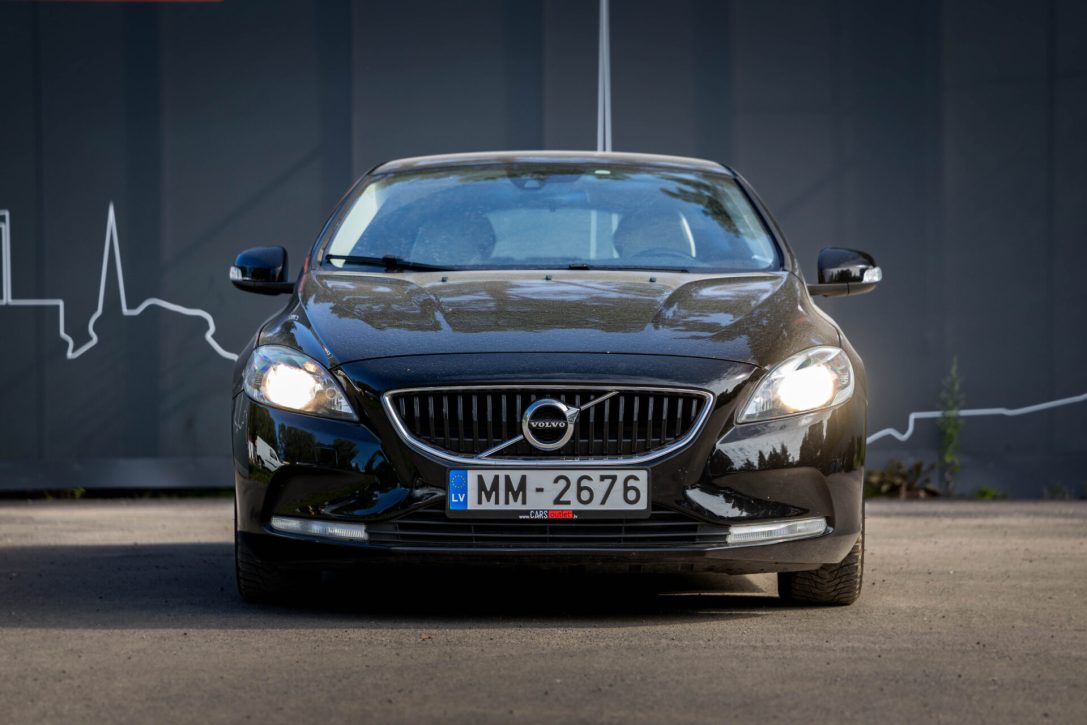 VOLVO V40