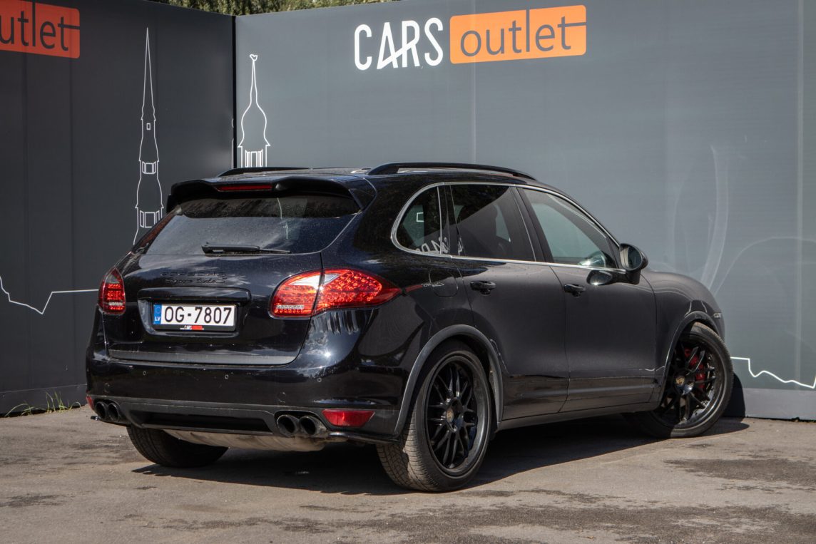 PORSCHE CAYENNE TURBO S