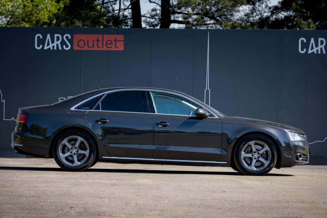 AUDI A8
