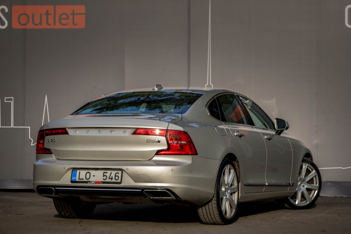 VOLVO S90