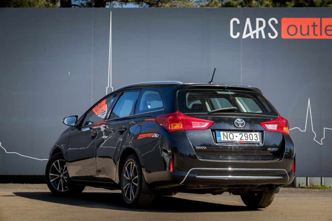 TOYOTA AURIS