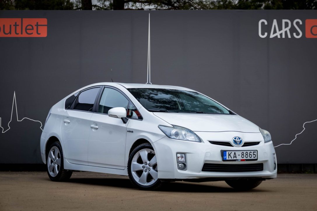TOYOTA PRIUS
