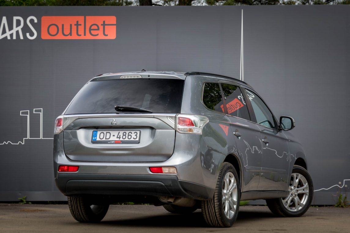 MITSUBISHI OUTLANDER