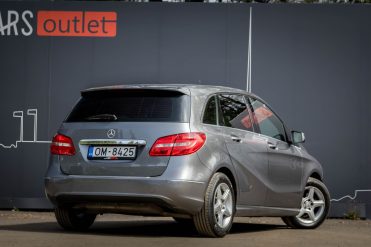 MERCEDES BENZ B 180