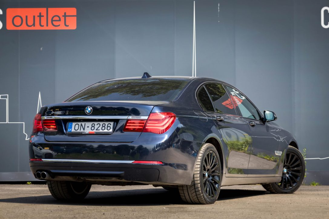 BMW 730
