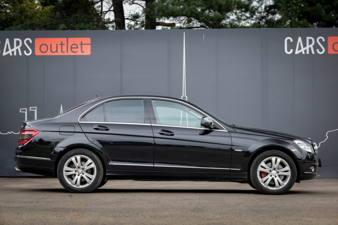 MERCEDES BENZ C320