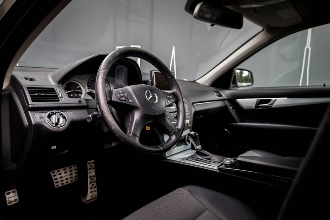 MERCEDES BENZ C320