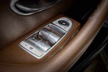 MERCEDES BENZ E220 D