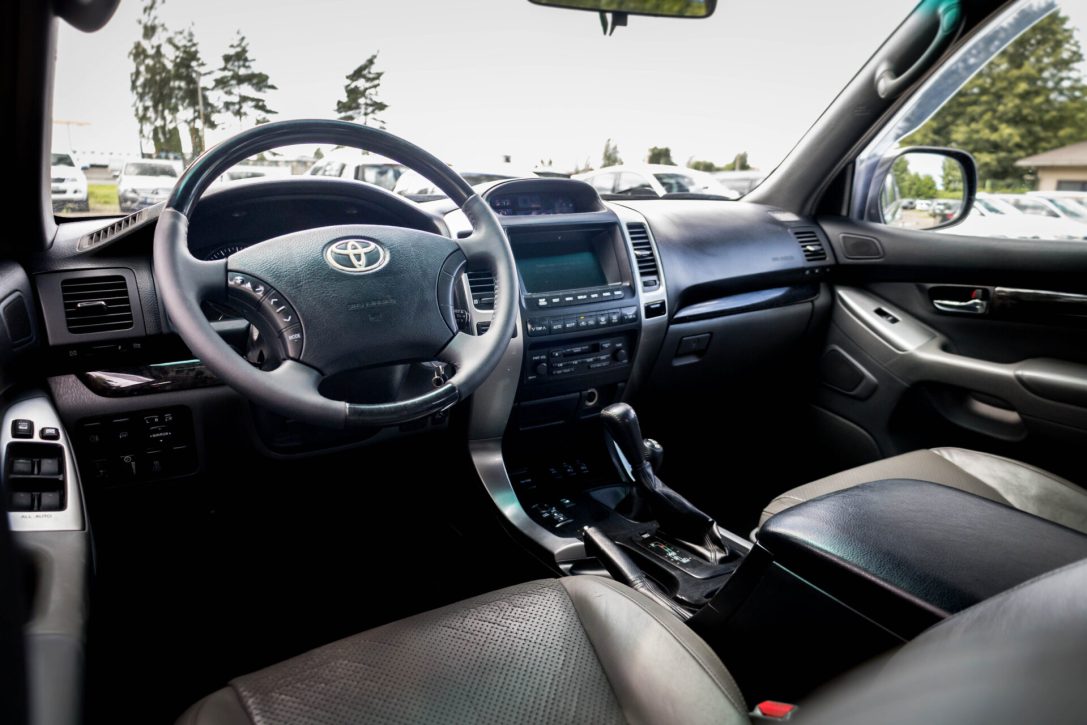 TOYOTA LAND CRUISER