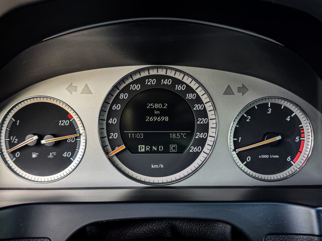 MERCEDES BENZ C320