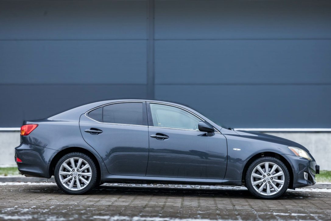 LEXUS IS 220
