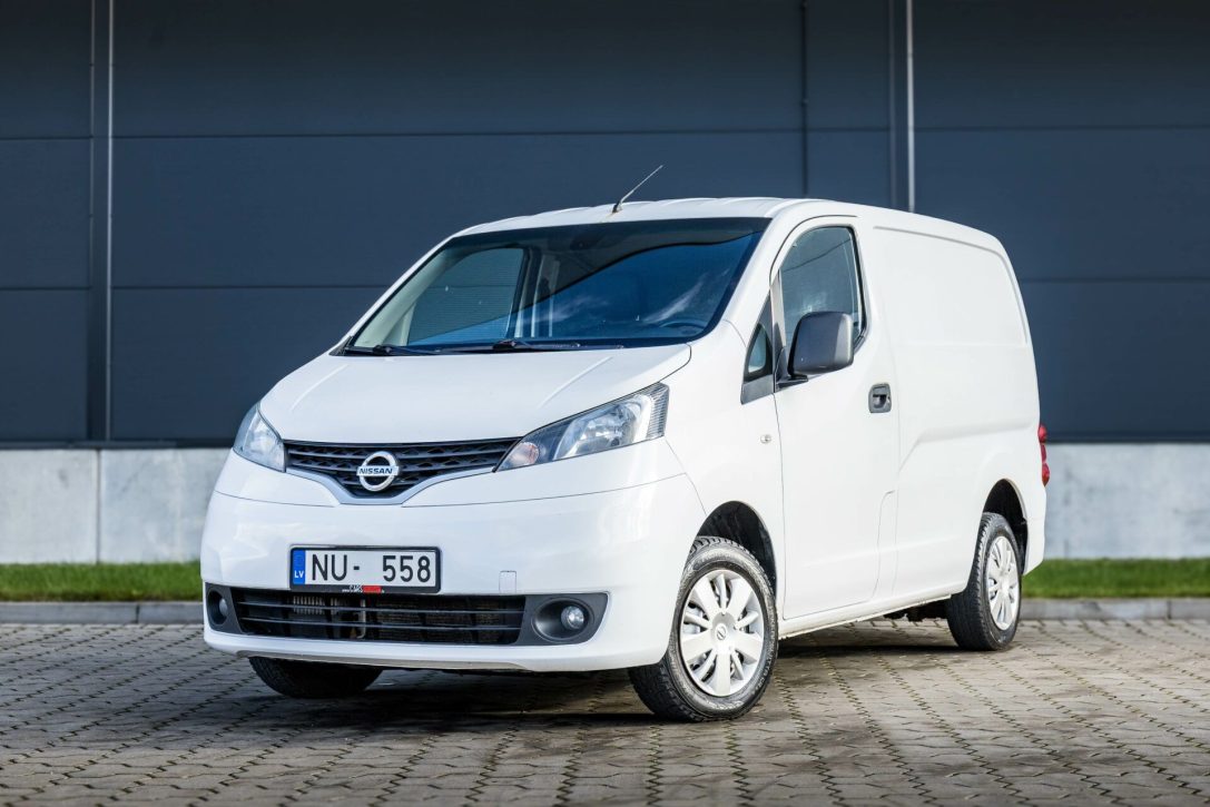 NISSAN NV200