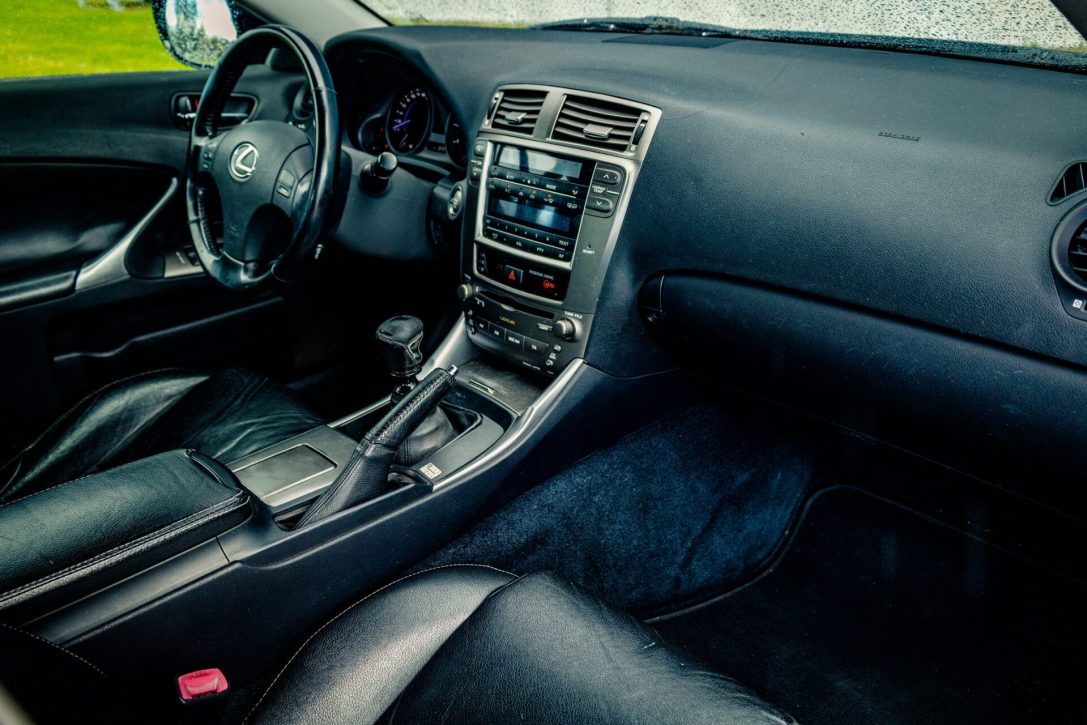 LEXUS IS 220