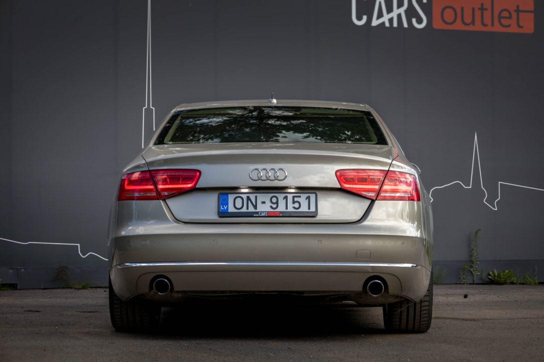 AUDI A8
