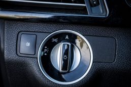 MERCEDES BENZ E200