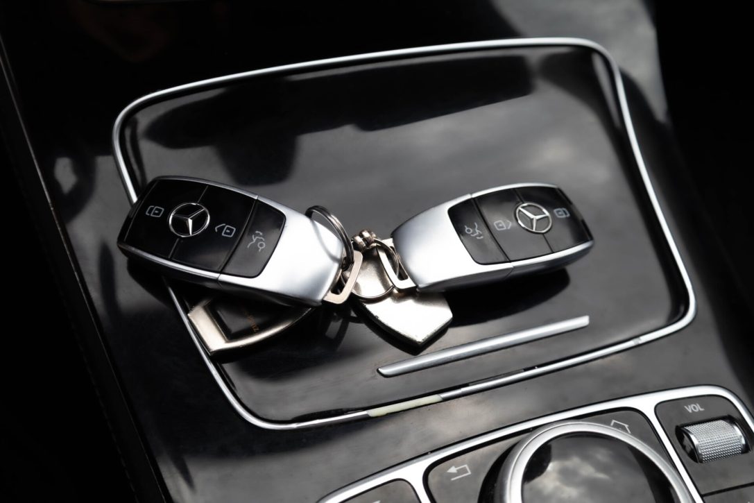 MERCEDES BENZ E220 D