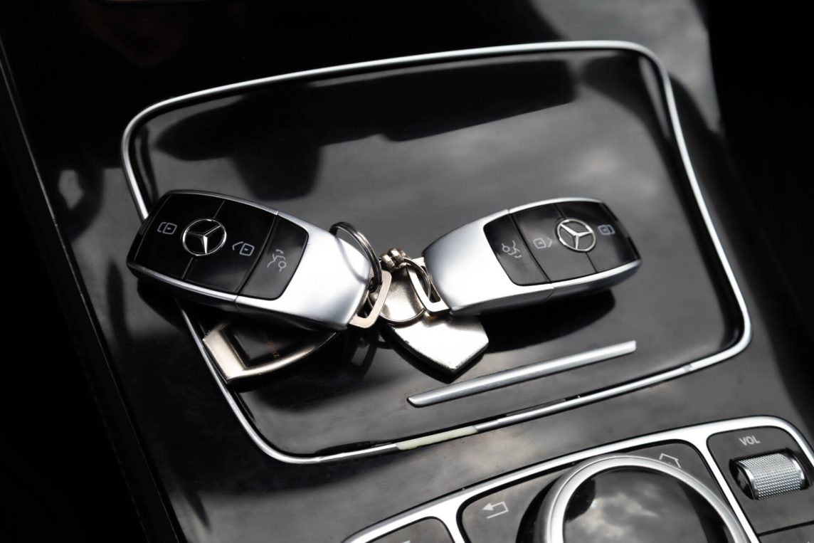 MERCEDES BENZ E220 D
