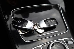 MERCEDES BENZ E220 D