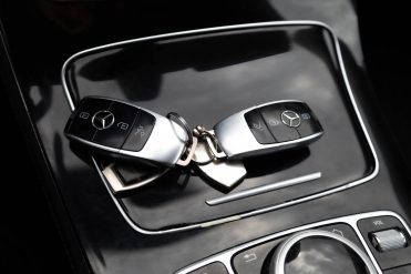 MERCEDES BENZ E220 D