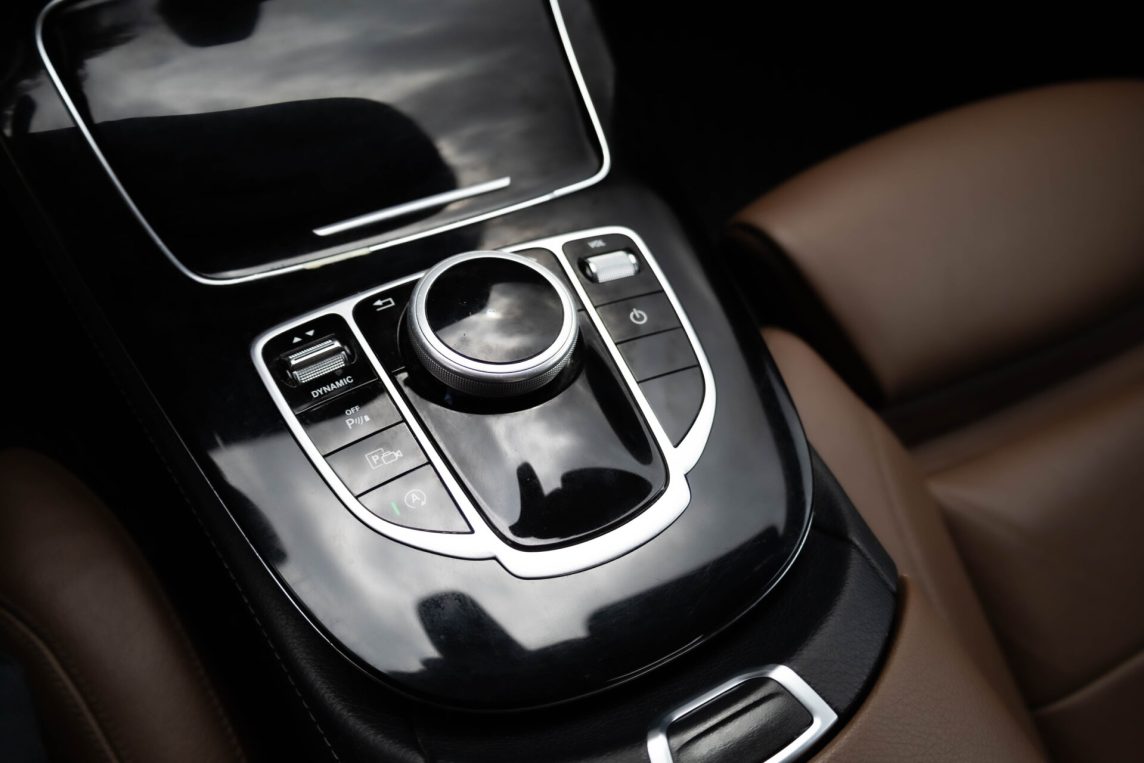 MERCEDES BENZ E220 D