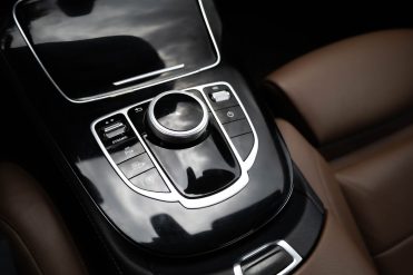 MERCEDES BENZ E220 D