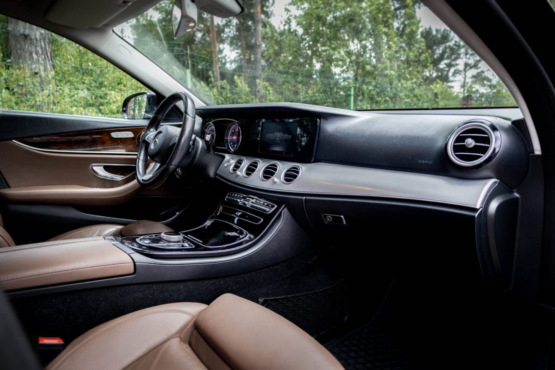 MERCEDES BENZ E220 D