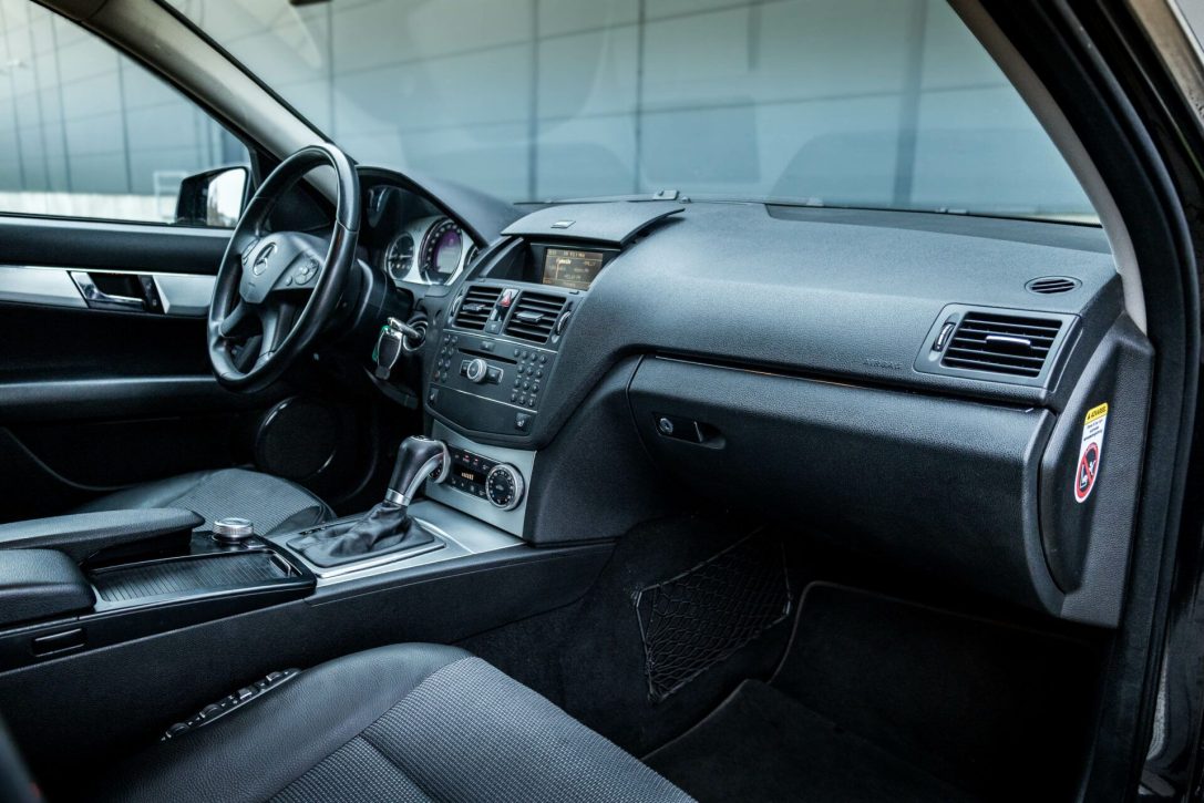 MERCEDES BENZ C320