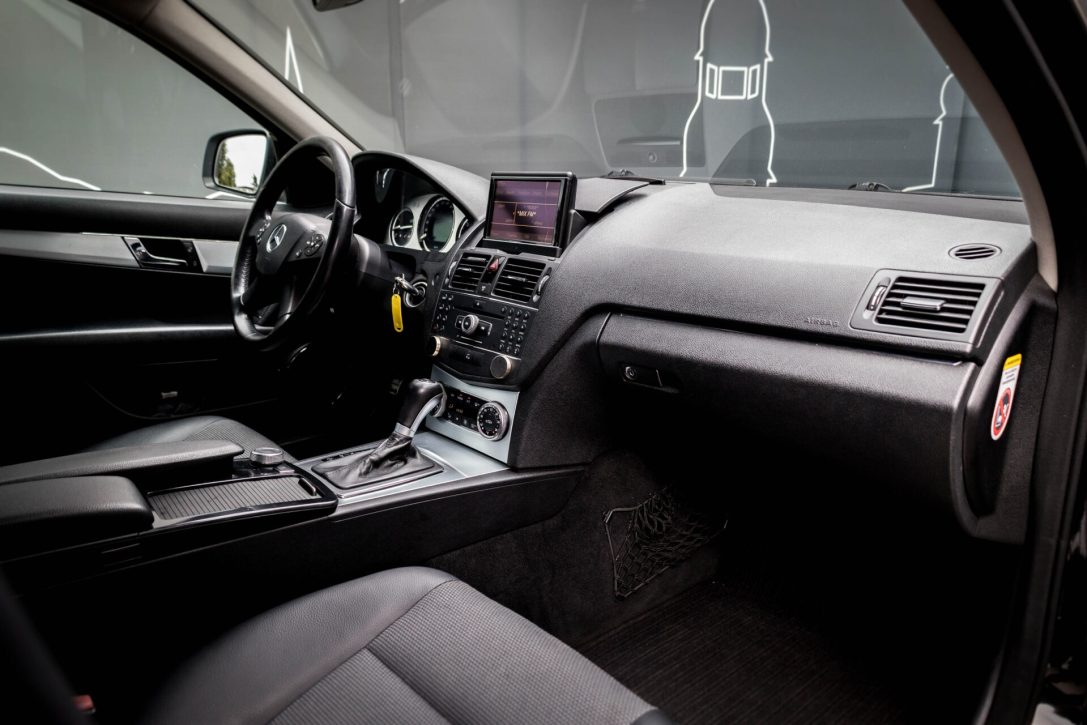 MERCEDES BENZ C320