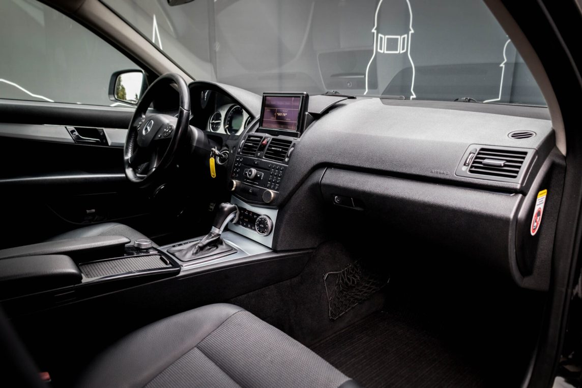 MERCEDES BENZ C320