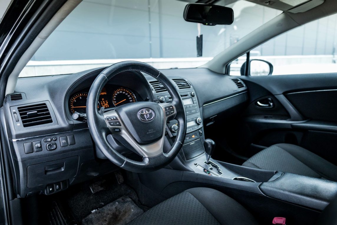 TOYOTA AVENSIS