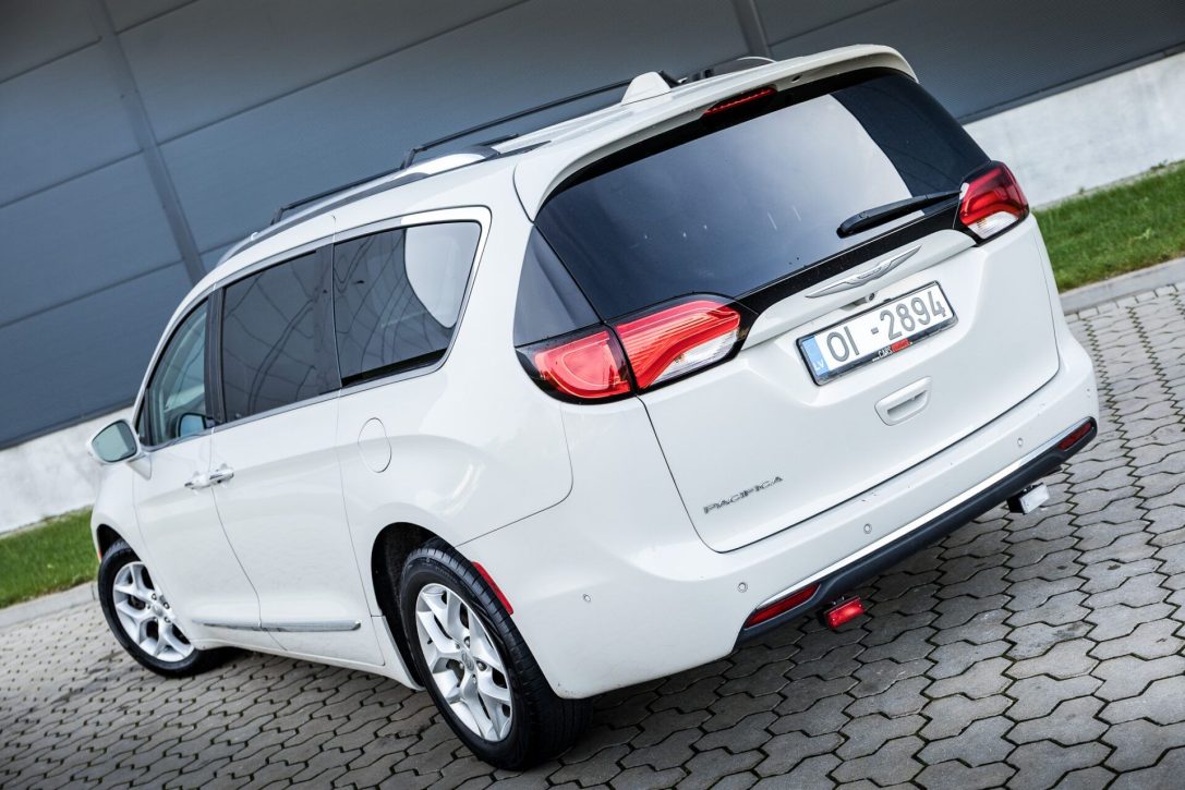 CHRYSLER PACIFICA