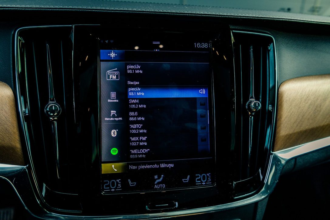 VOLVO V90