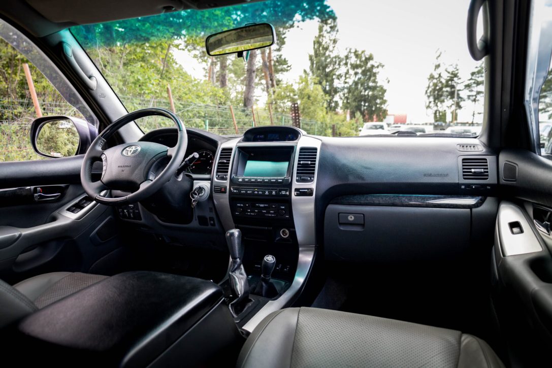TOYOTA LAND CRUISER