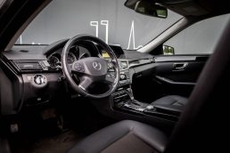 MERCEDES BENZ E200