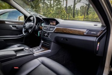 MERCEDES BENZ E200