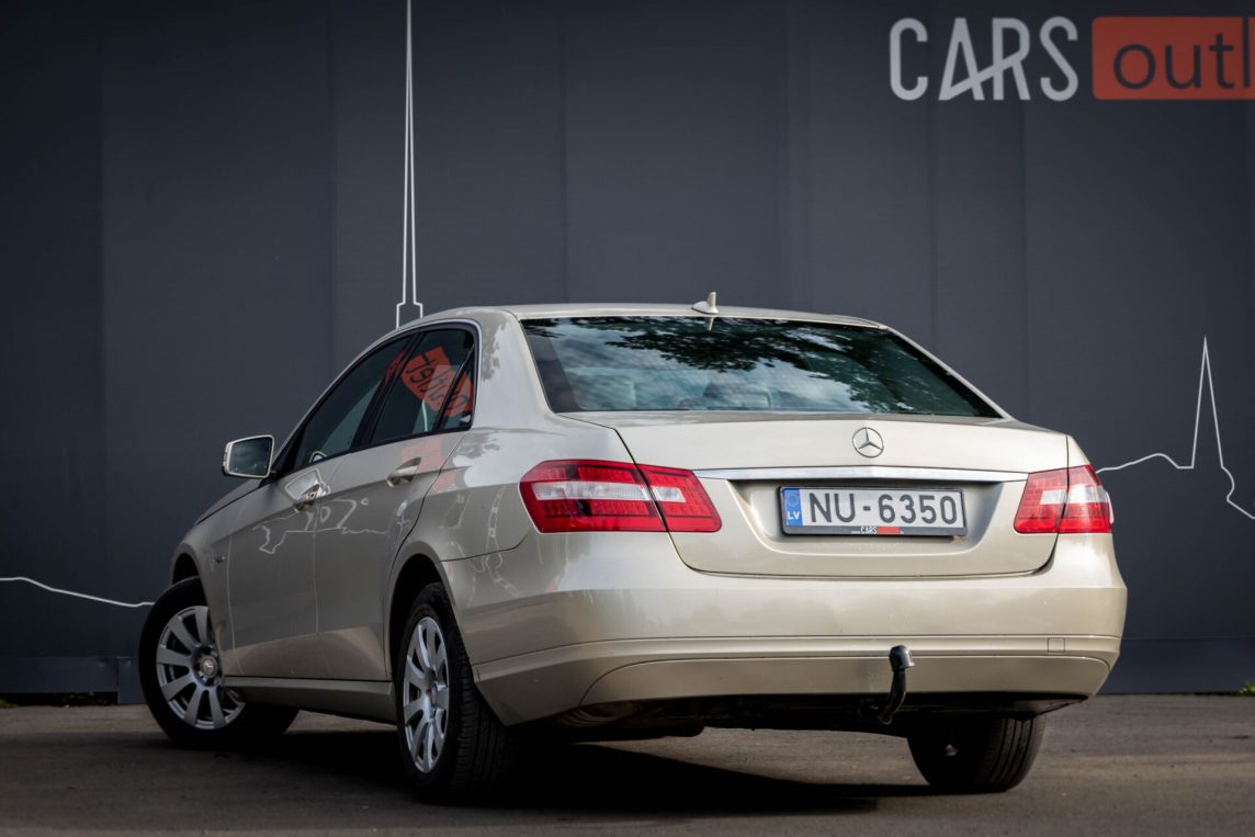 MERCEDES BENZ E200