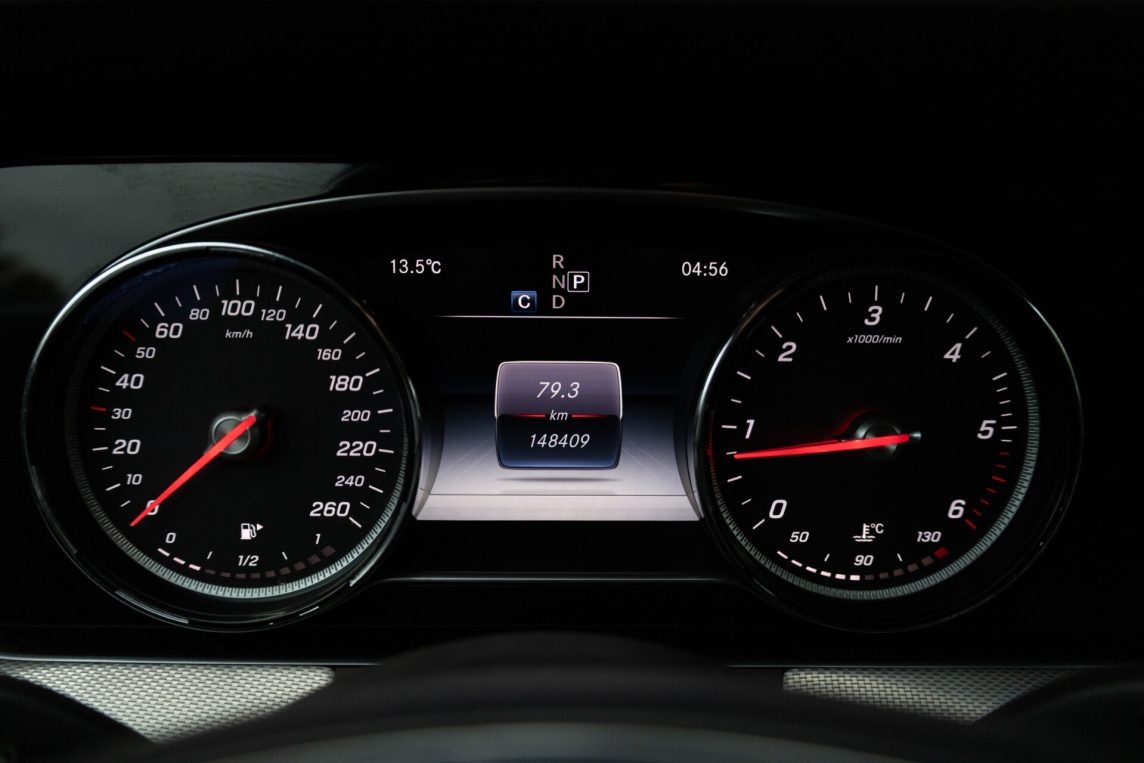 MERCEDES BENZ E220 D