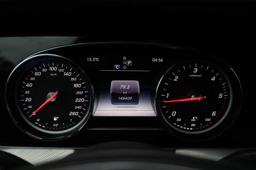 MERCEDES BENZ E220 D