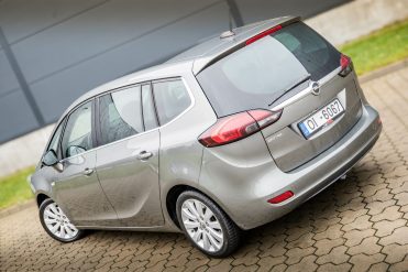 OPEL ZAFIRA TOURER