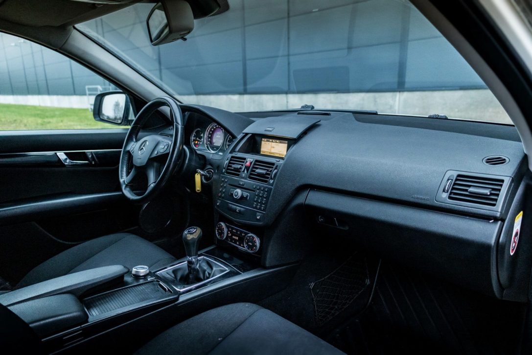 MERCEDES BENZ C200