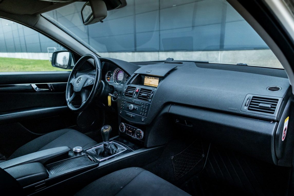 MERCEDES BENZ C200