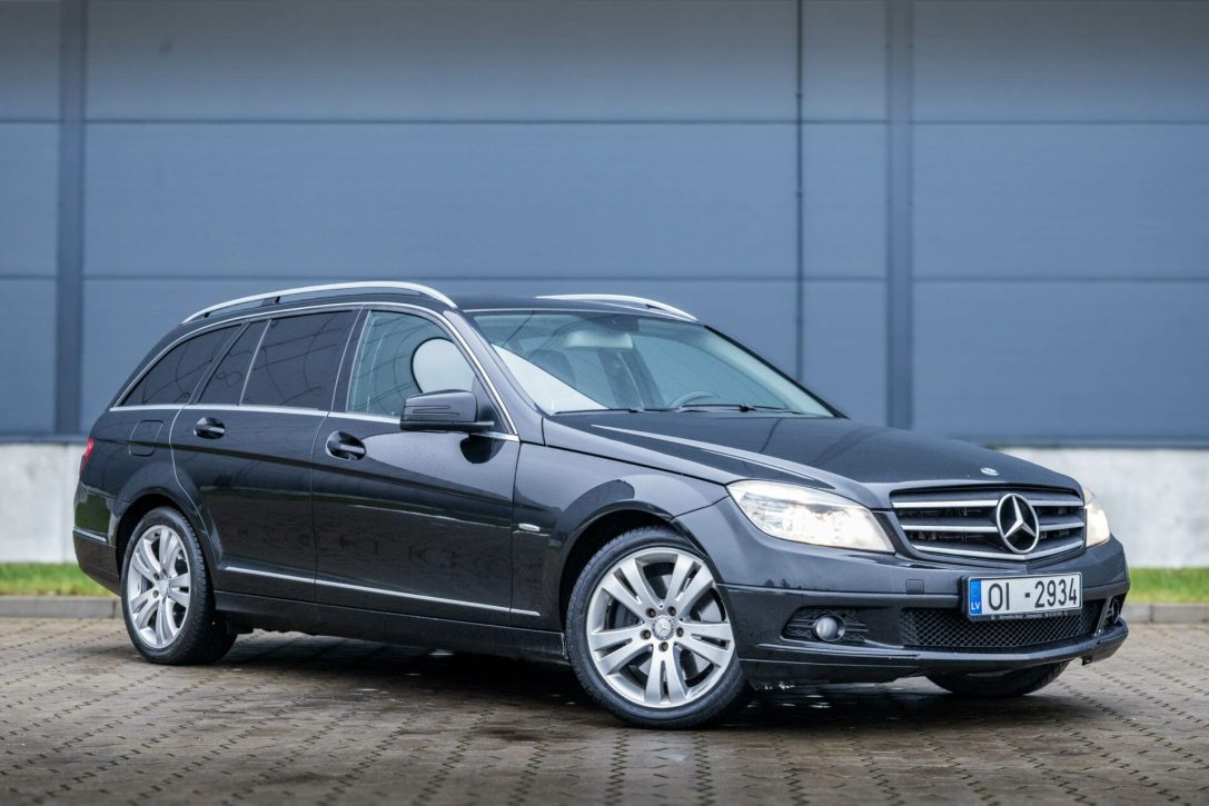 MERCEDES BENZ C320