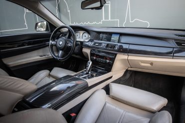 BMW 740