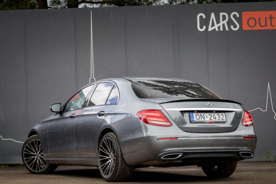 MERCEDES BENZ E200 D