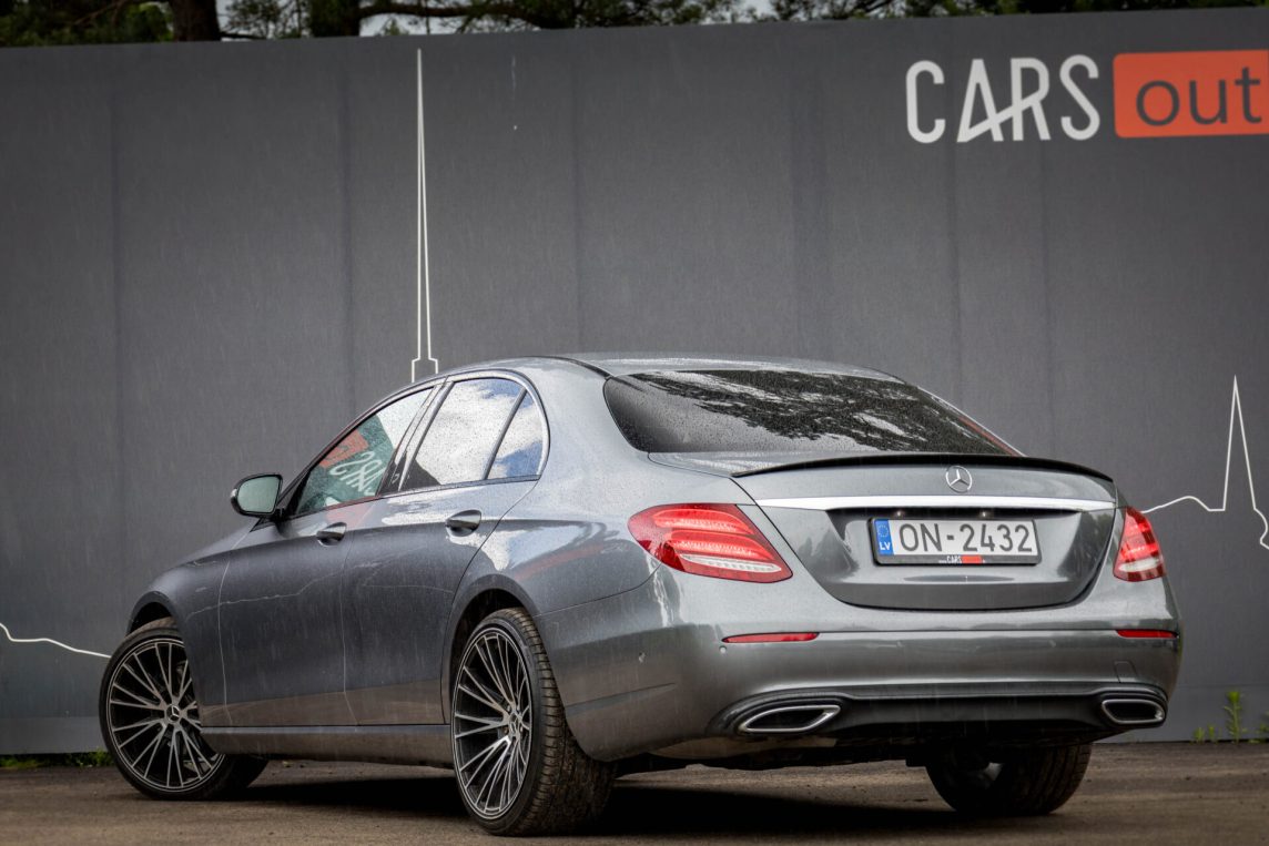 MERCEDES BENZ E200 D