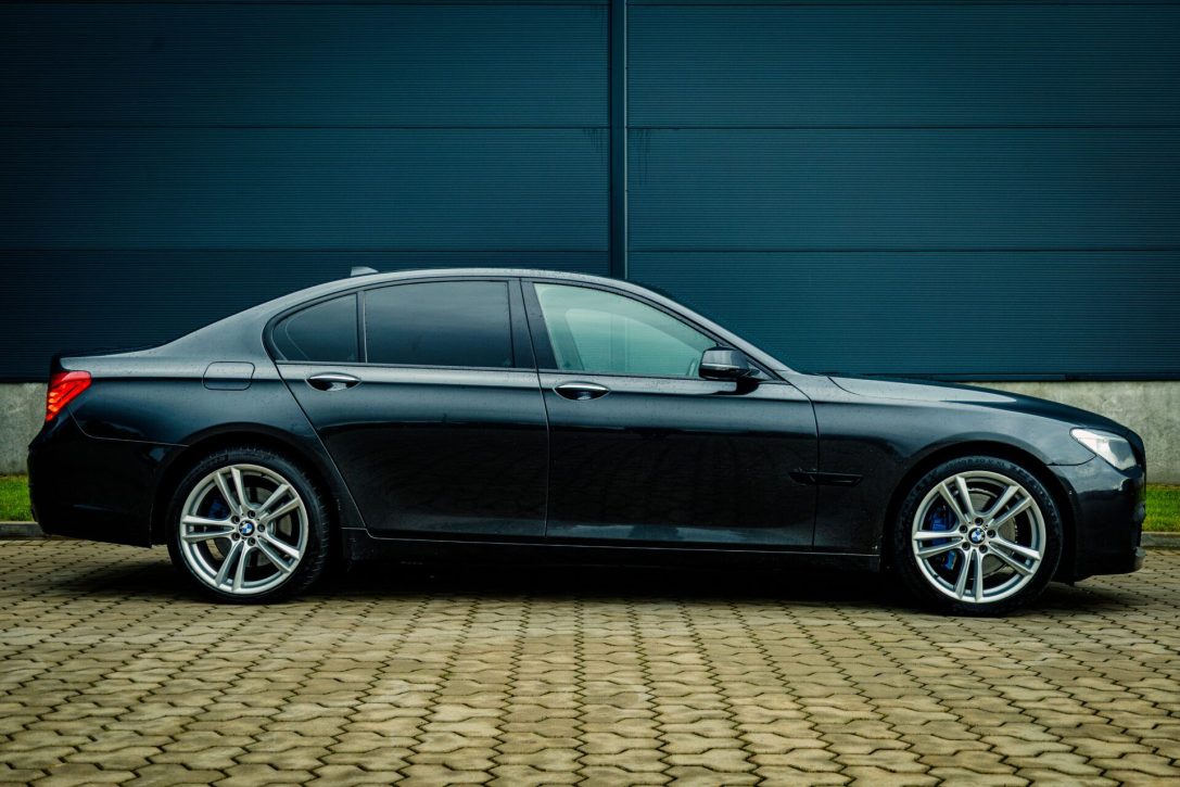 BMW 730