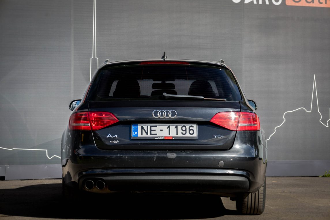AUDI A4 AVANT