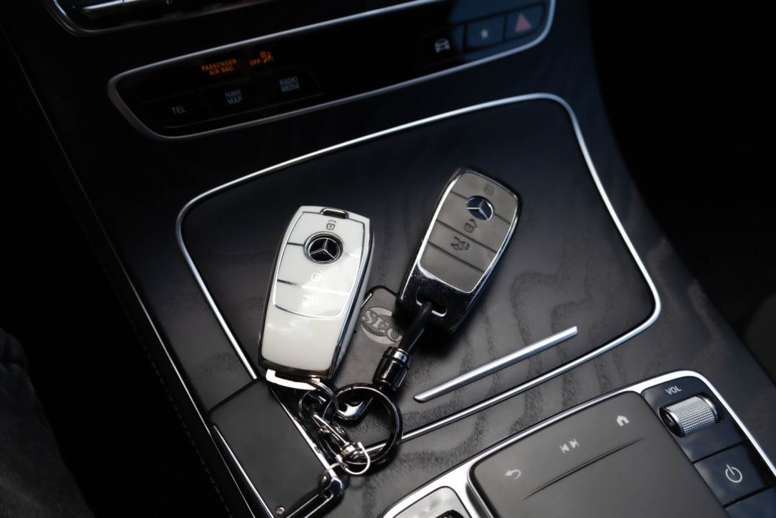 MERCEDES BENZ E220 D