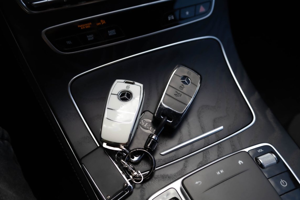 MERCEDES BENZ E220 D